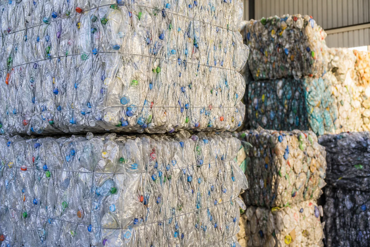 Ile jest wart zużyty plastik? Ceny i wartość surowców wtórnych w 2026 roku